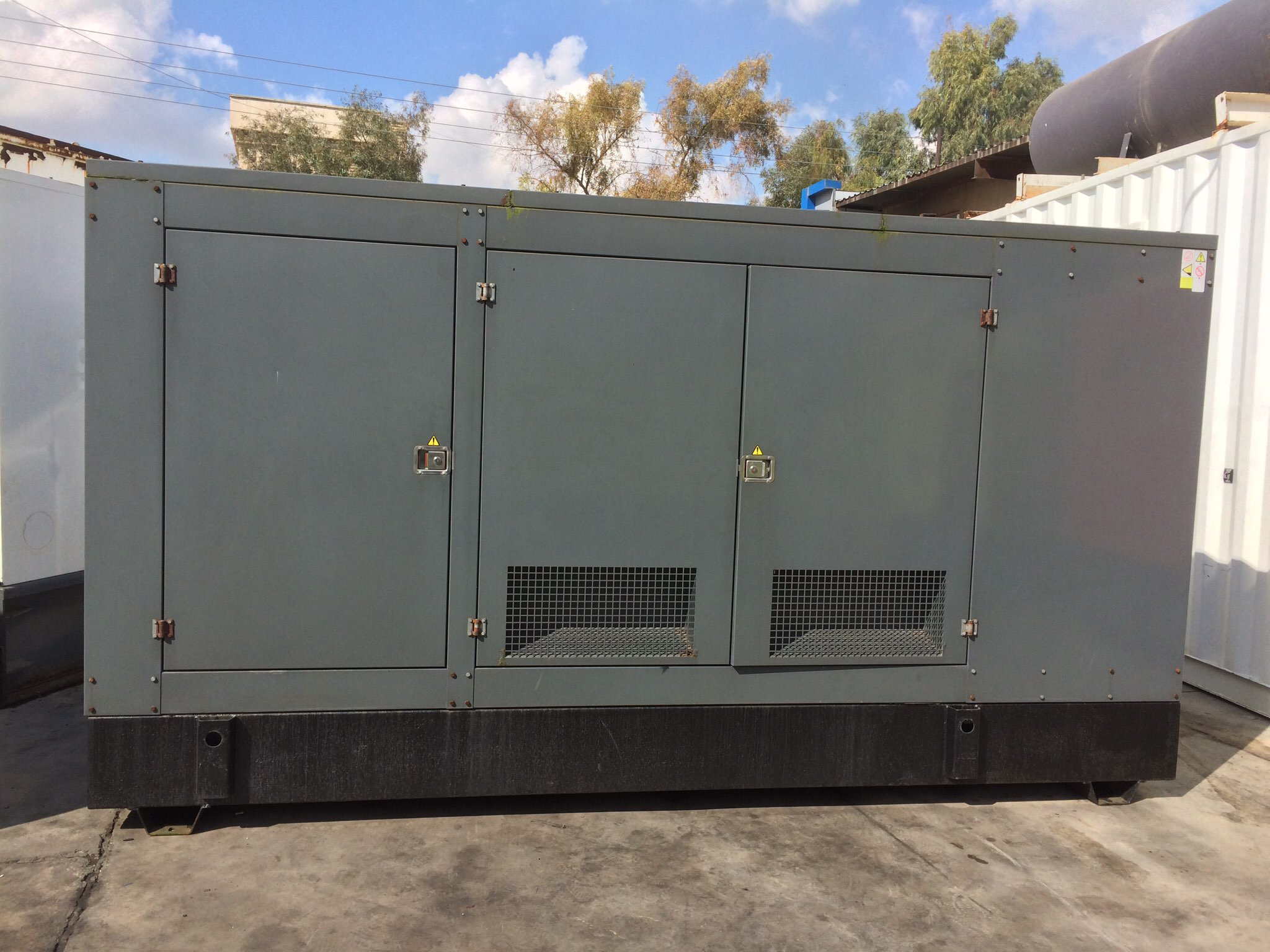VOLVO  250 kva